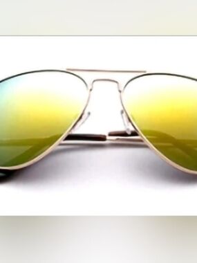 Source Unknown Gold Frame Aviator Sunglasses with Yellow-Green Mirrored Lenses